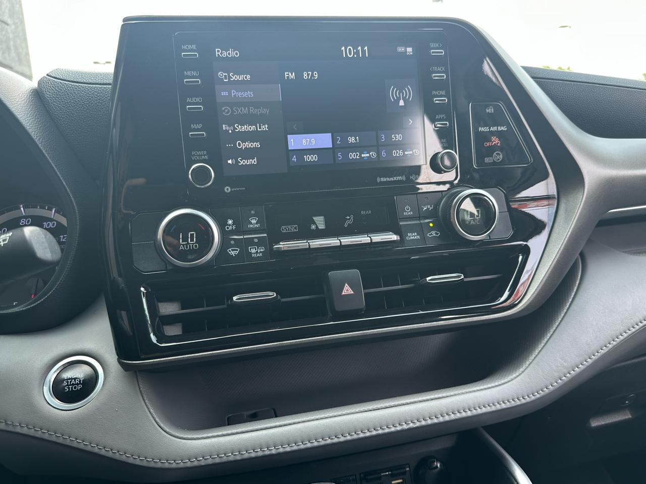 Toyota Highlander LE FWD (Natl) 2021
