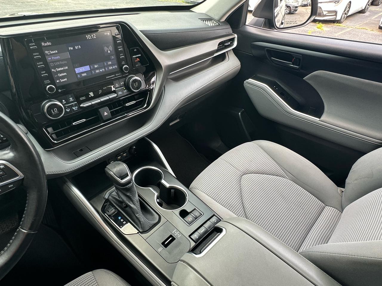 Toyota Highlander LE FWD (Natl) 2021