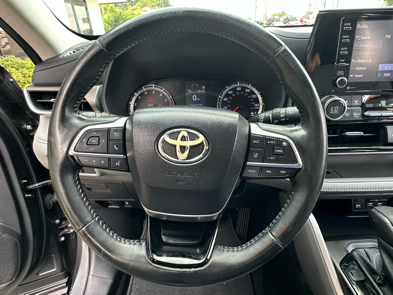 Toyota Highlander LE FWD (Natl) 2021