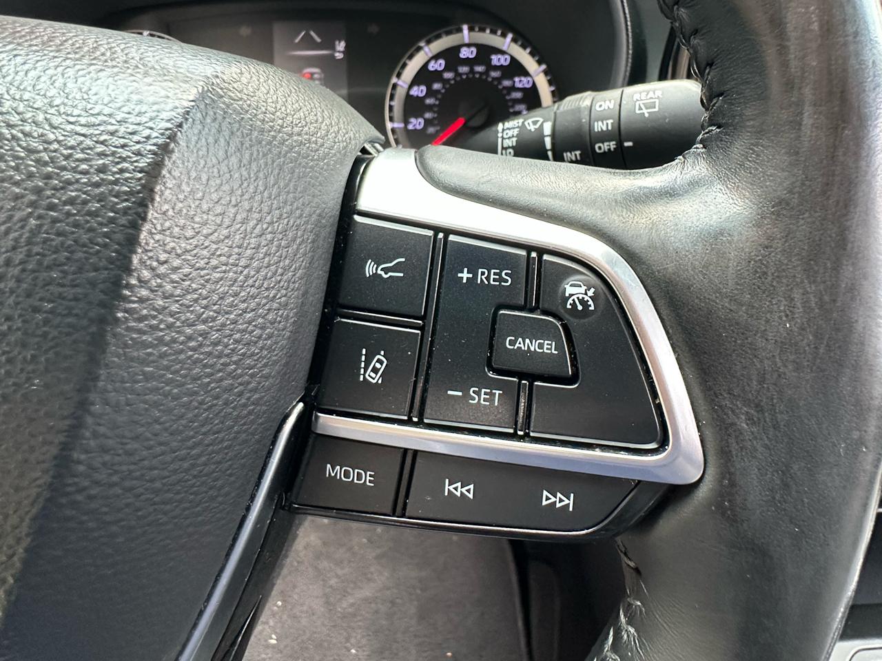 Toyota Highlander LE FWD (Natl) 2021