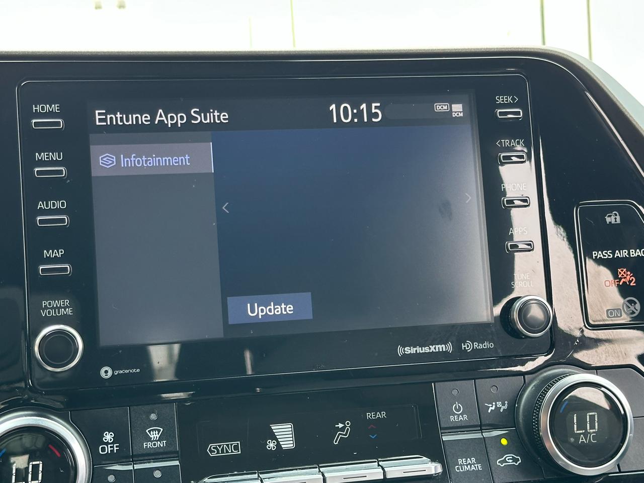 Toyota Highlander LE FWD (Natl) 2021