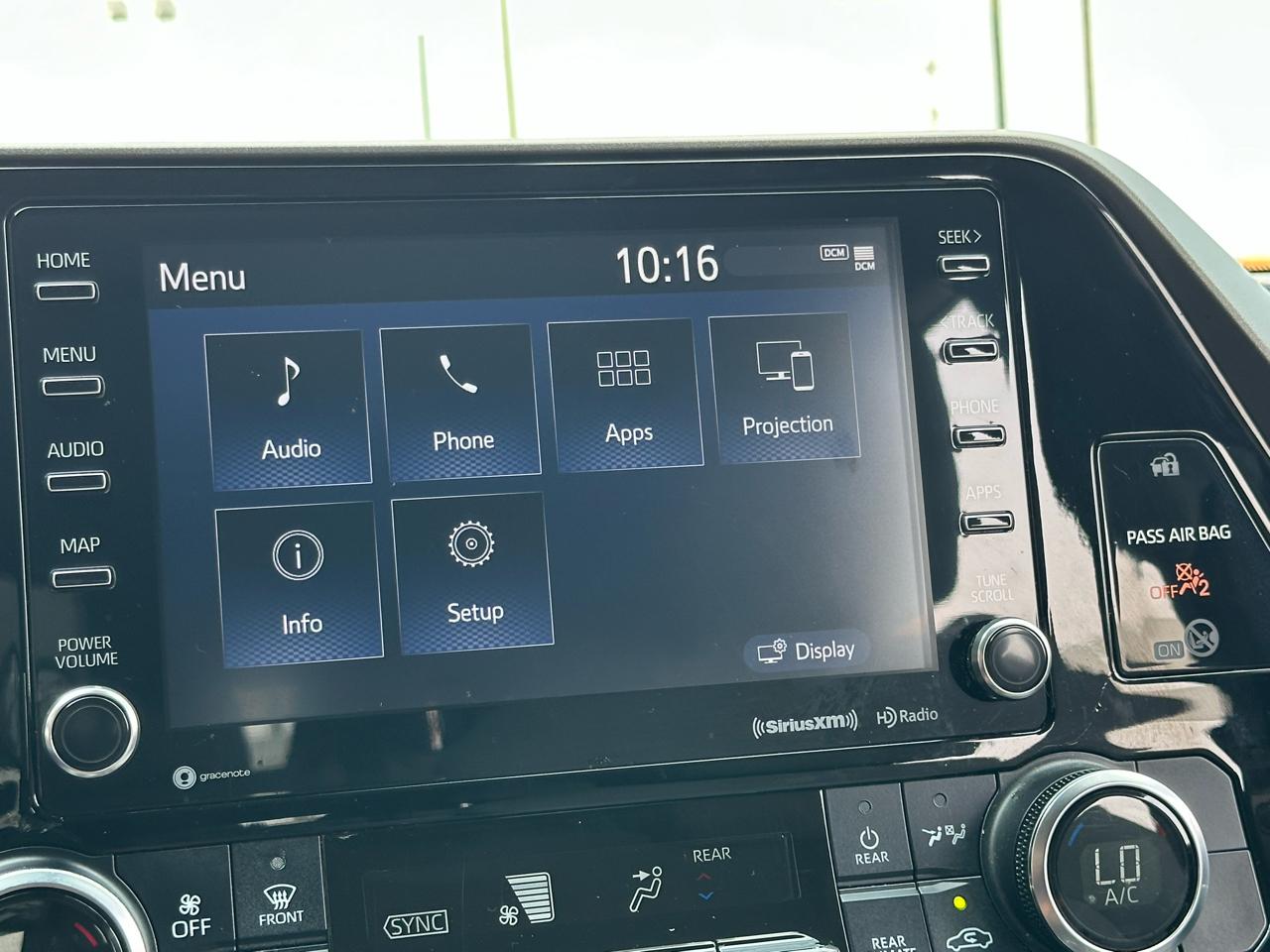 Toyota Highlander LE FWD (Natl) 2021