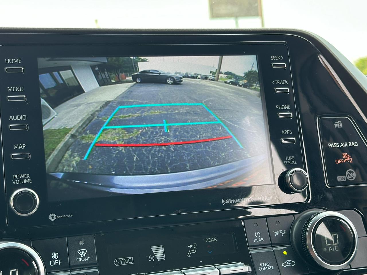 Toyota Highlander LE FWD (Natl) 2021