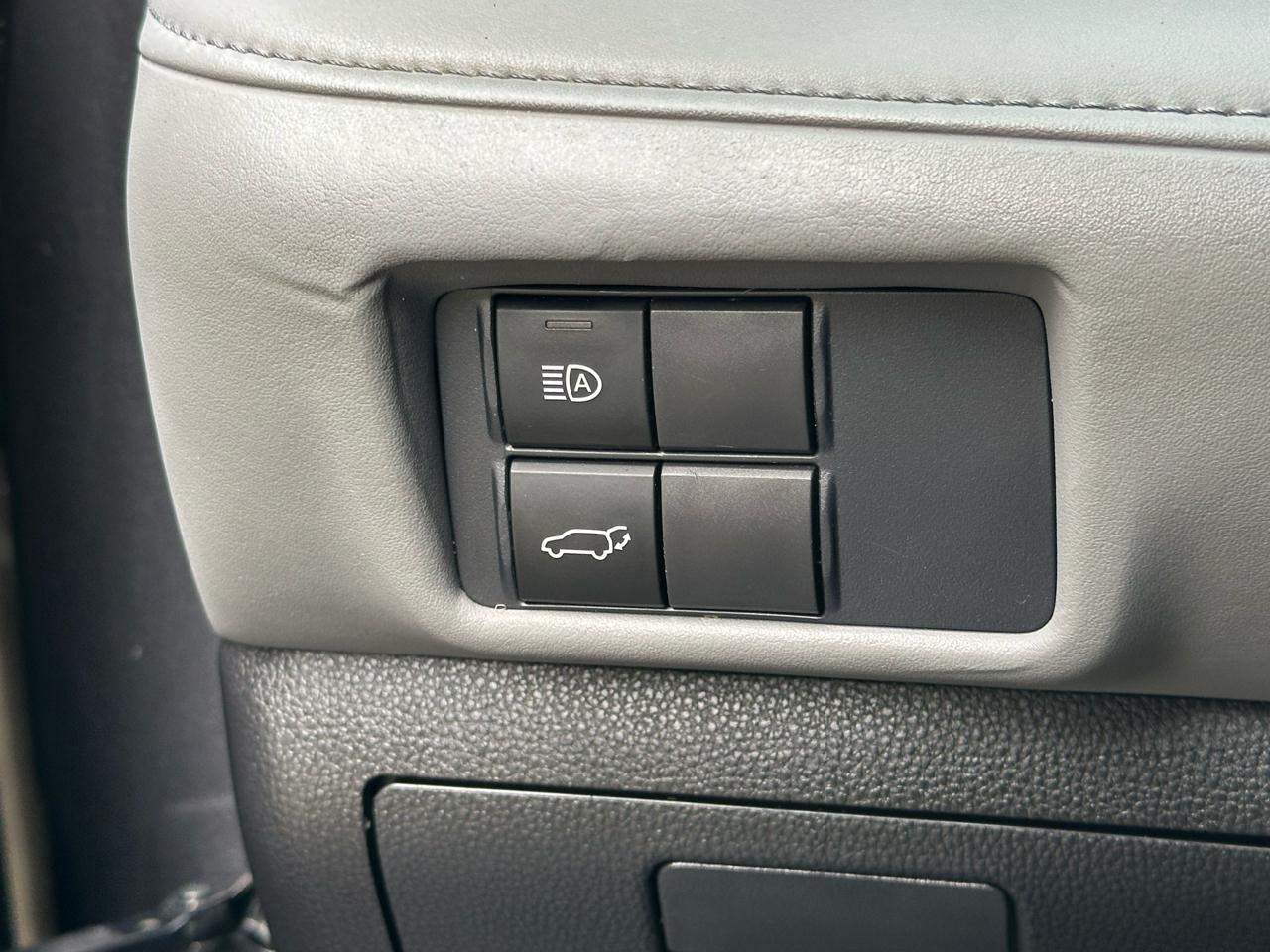 Toyota Highlander LE FWD (Natl) 2021