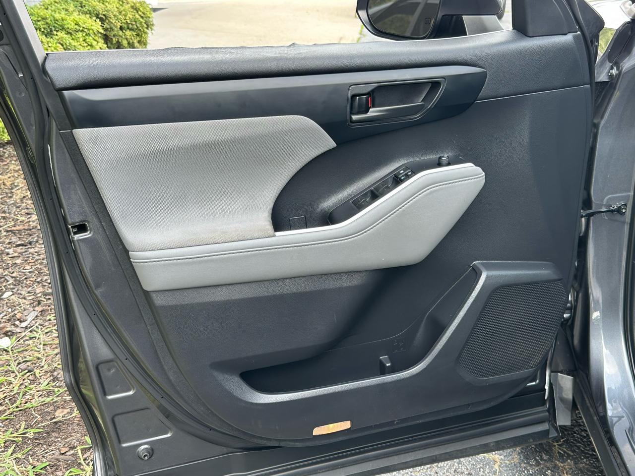 Toyota Highlander LE FWD (Natl) 2021