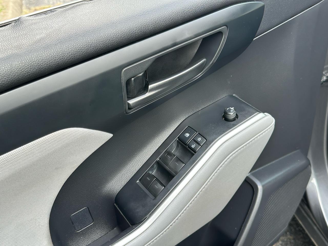 Toyota Highlander LE FWD (Natl) 2021