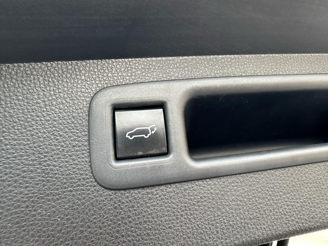 Toyota Highlander LE FWD (Natl) 2021