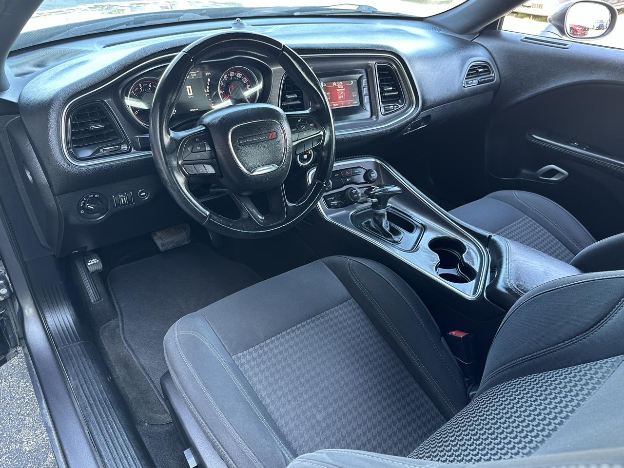 Dodge Challenger 2dr Cpe SXT 2016