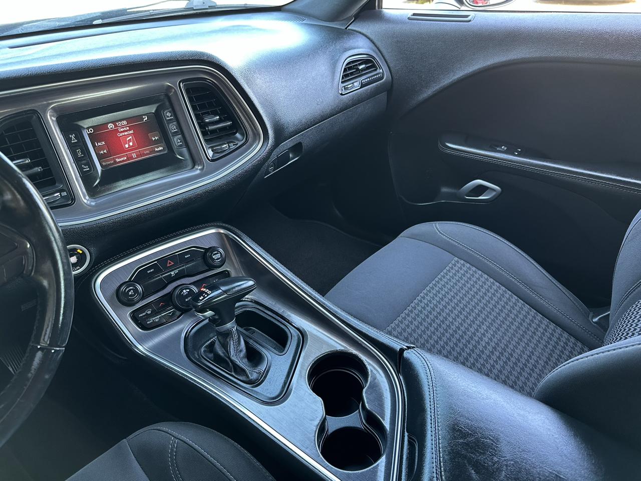 Dodge Challenger 2dr Cpe SXT 2016