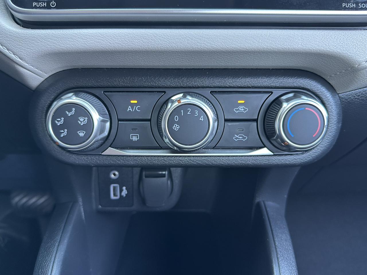 Nissan Versa SV CVT 2022