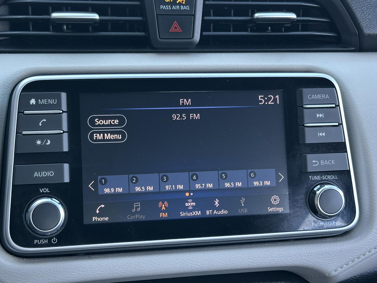 Nissan Versa SV CVT 2022