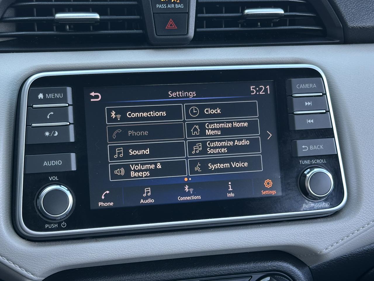 Nissan Versa SV CVT 2022