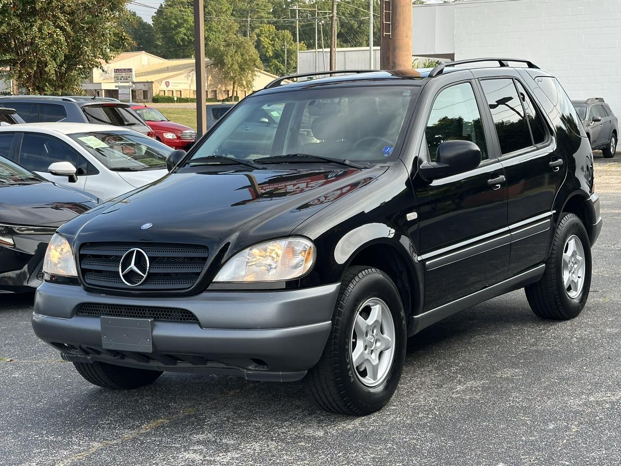 Mercedes-Benz M-Class 4dr AWD 3.2L 1999