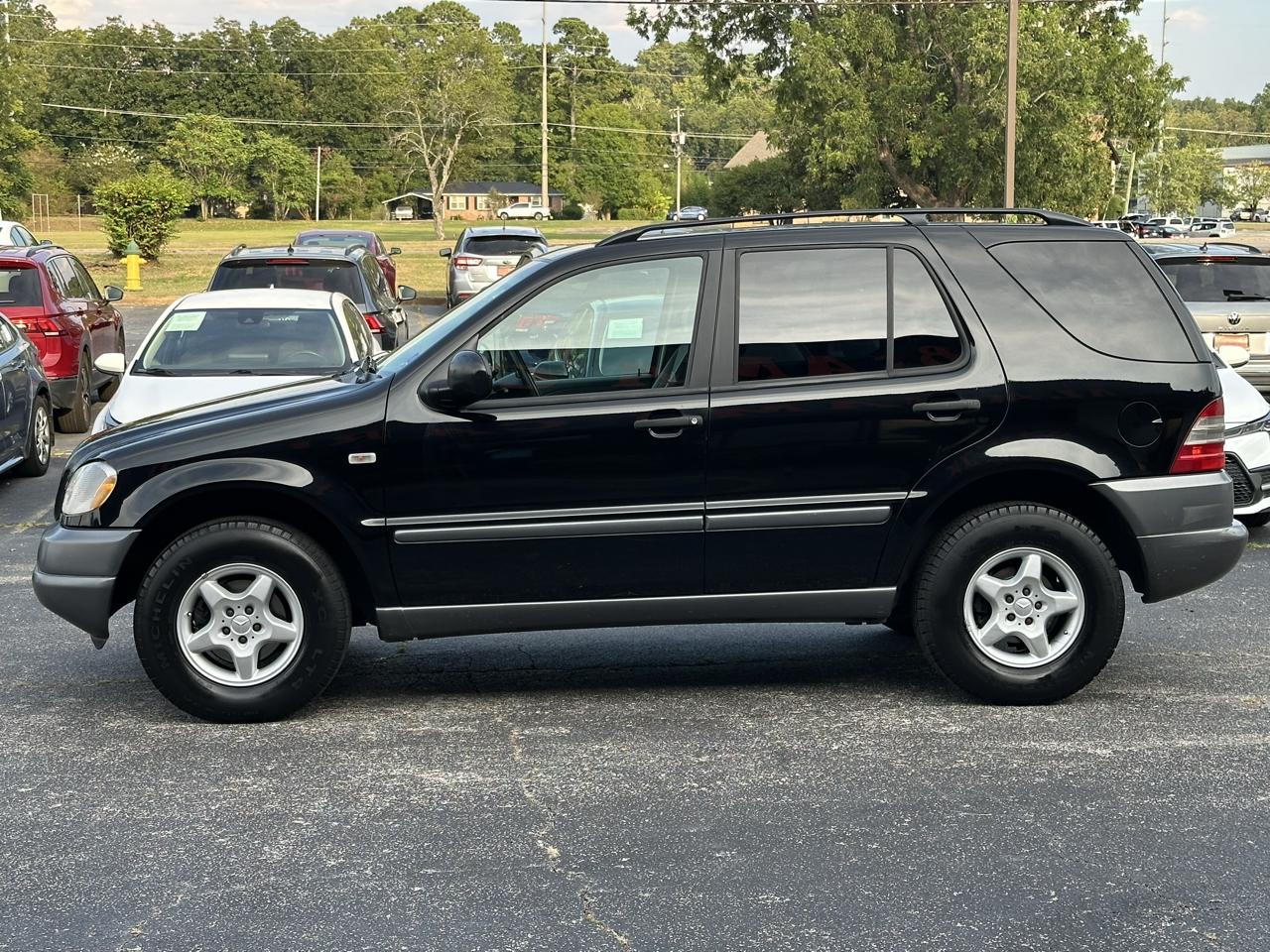 Mercedes-Benz M-Class 4dr AWD 3.2L 1999
