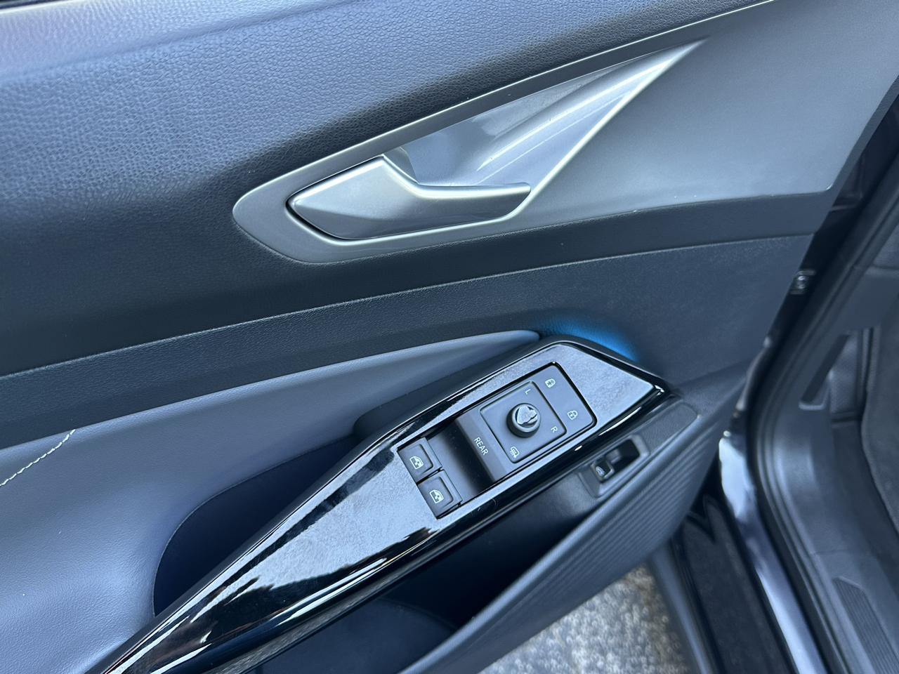 Volkswagen ID.4 Pro S AWD w/SK On Battery 2023