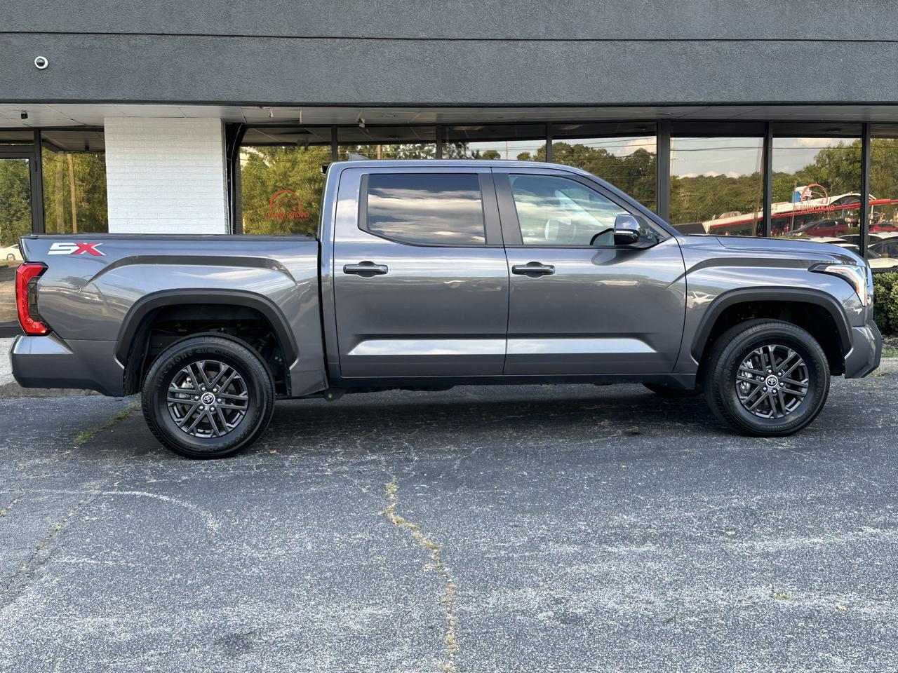 Toyota Tundra 4WD SR5 CrewMax 5.5' Bed (Natl) 2024
