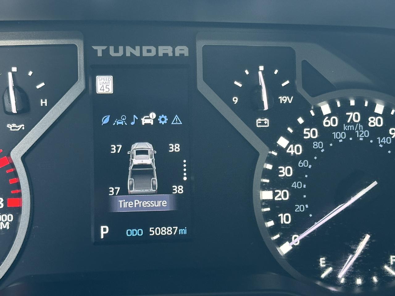 Toyota Tundra 4WD SR5 CrewMax 5.5' Bed (Natl) 2024