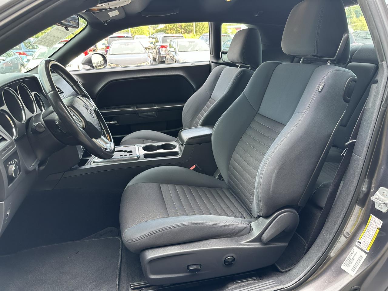 Dodge Challenger 2dr Cpe SXT 2013