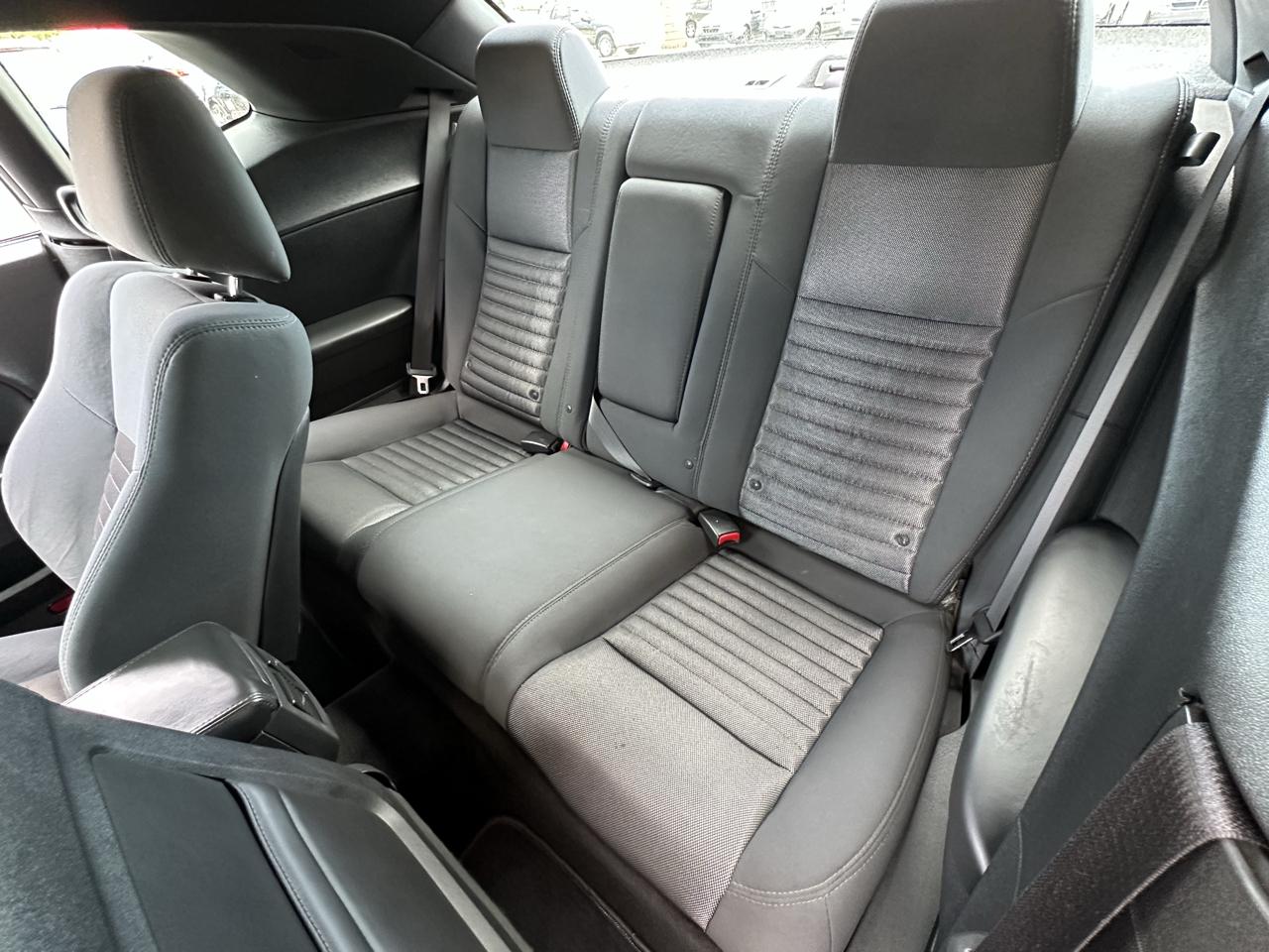 Dodge Challenger 2dr Cpe SXT 2013