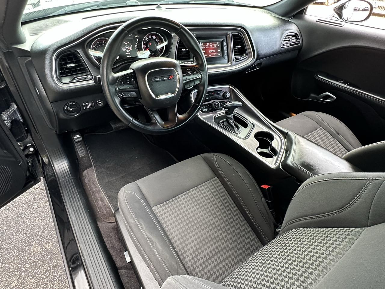 Dodge Challenger SXT Coupe 2017