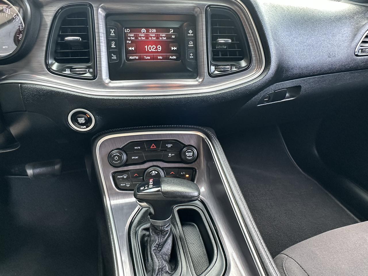 Dodge Challenger SXT Coupe 2017