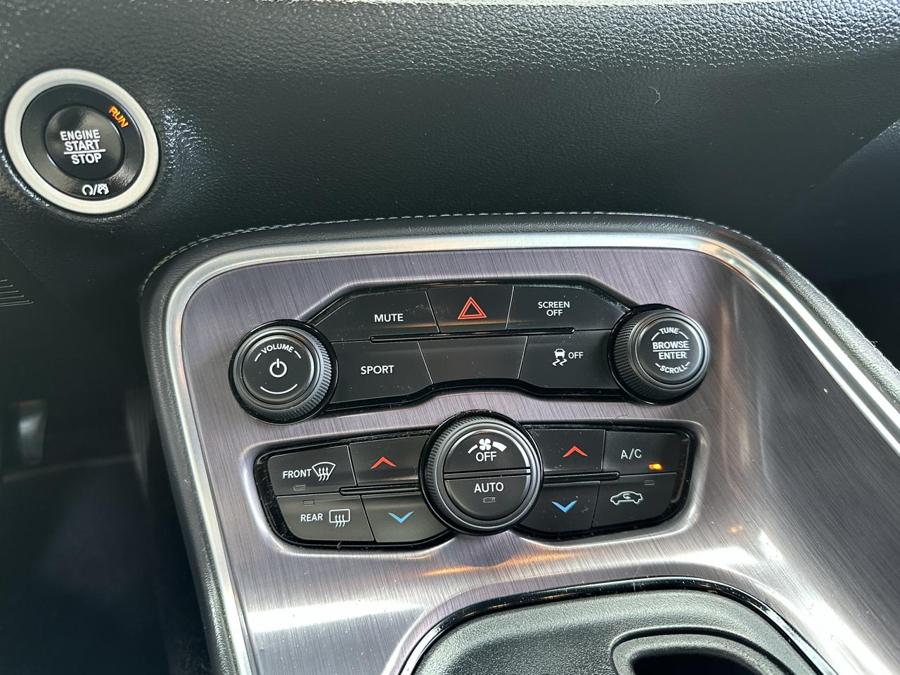 Dodge Challenger SXT Coupe 2017
