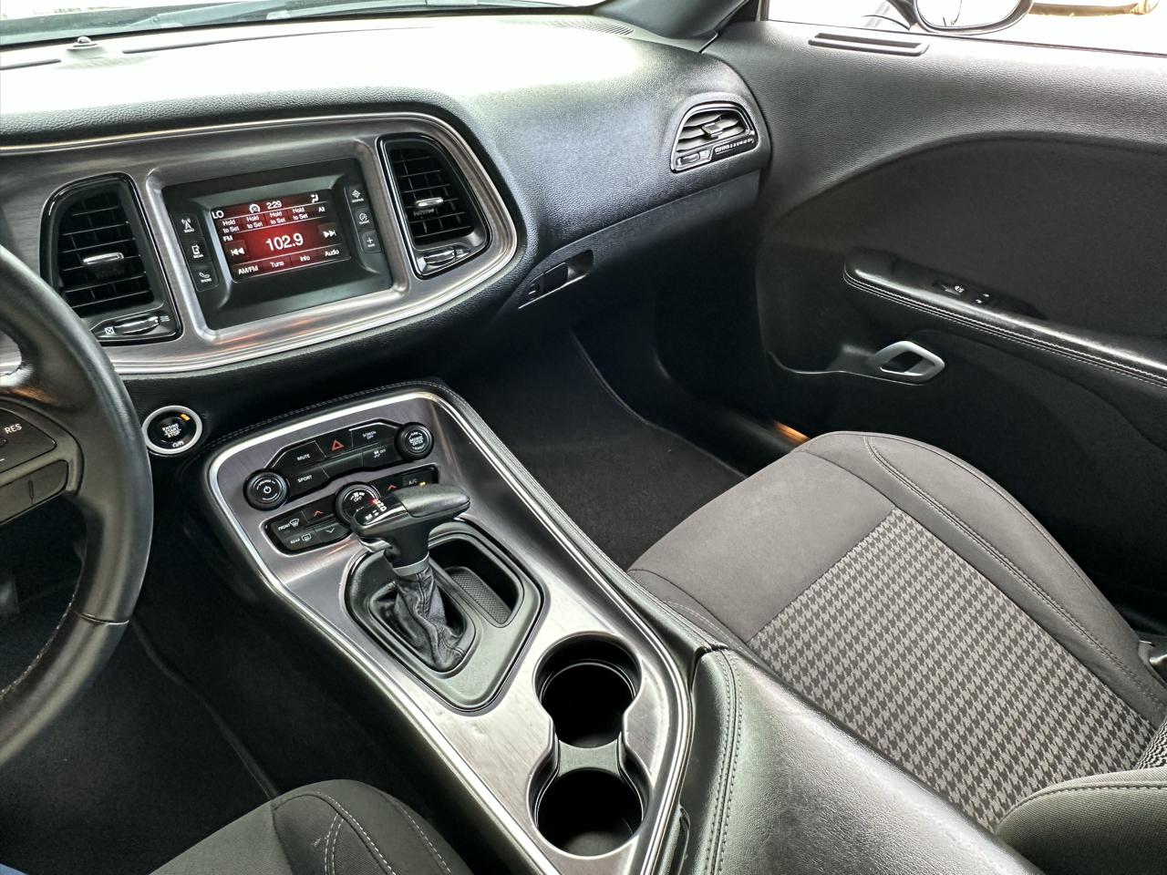 Dodge Challenger SXT Coupe 2017