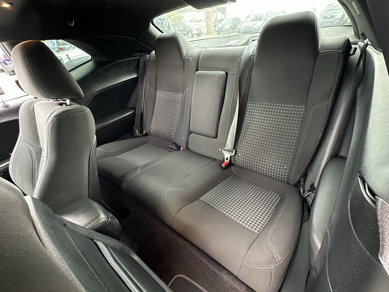 Dodge Challenger 2dr Cpe SXT 2016
