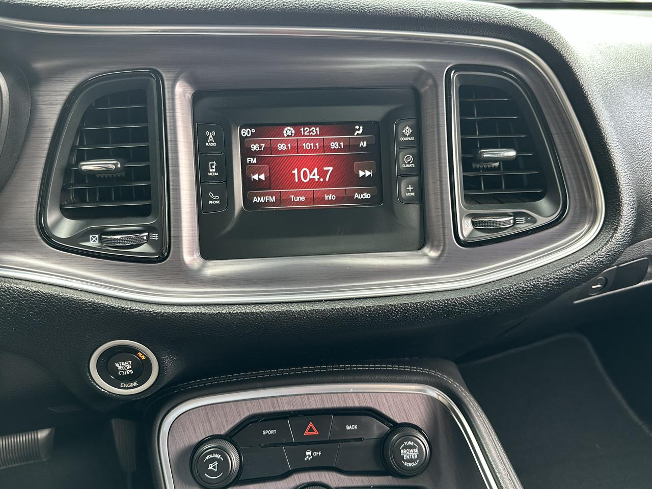 Dodge Challenger 2dr Cpe SXT 2016