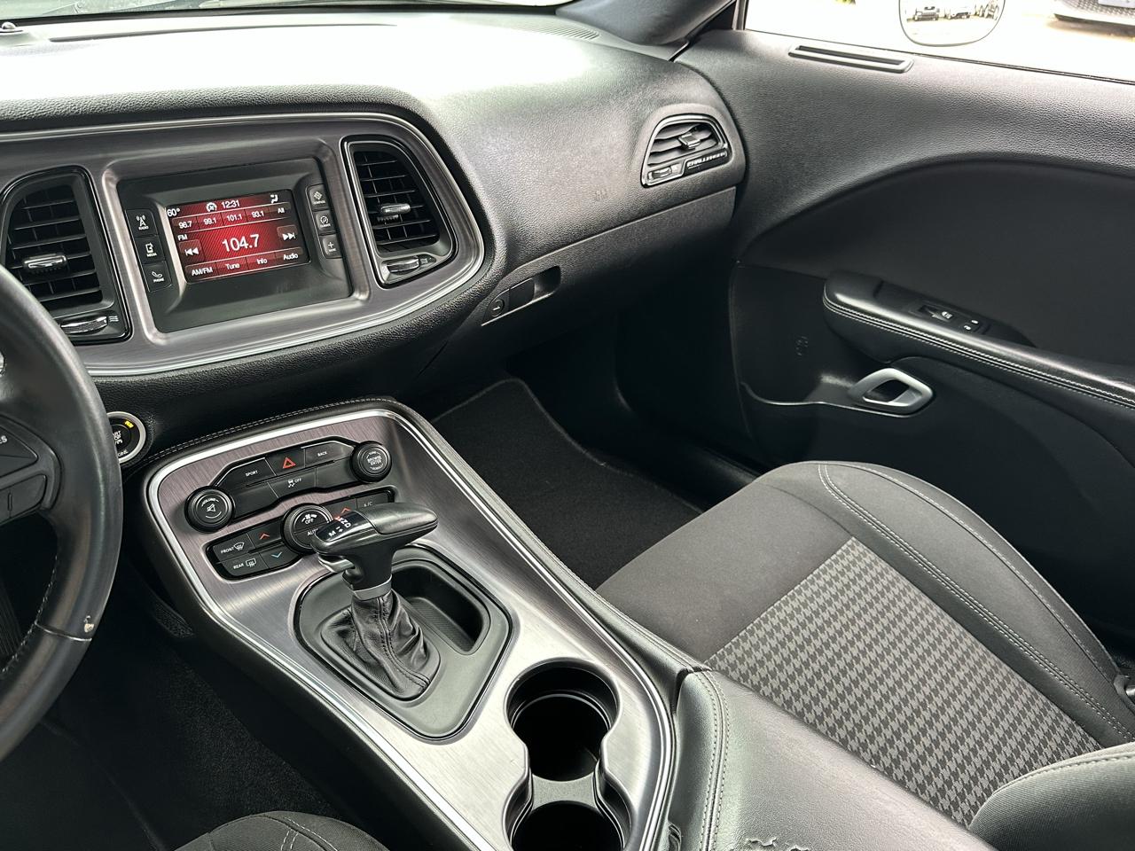 Dodge Challenger 2dr Cpe SXT 2016
