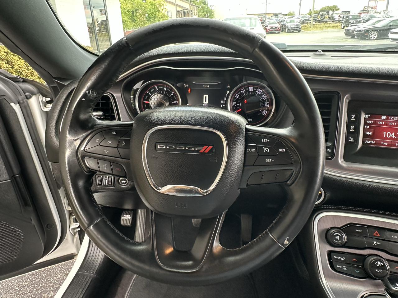 Dodge Challenger 2dr Cpe SXT 2016