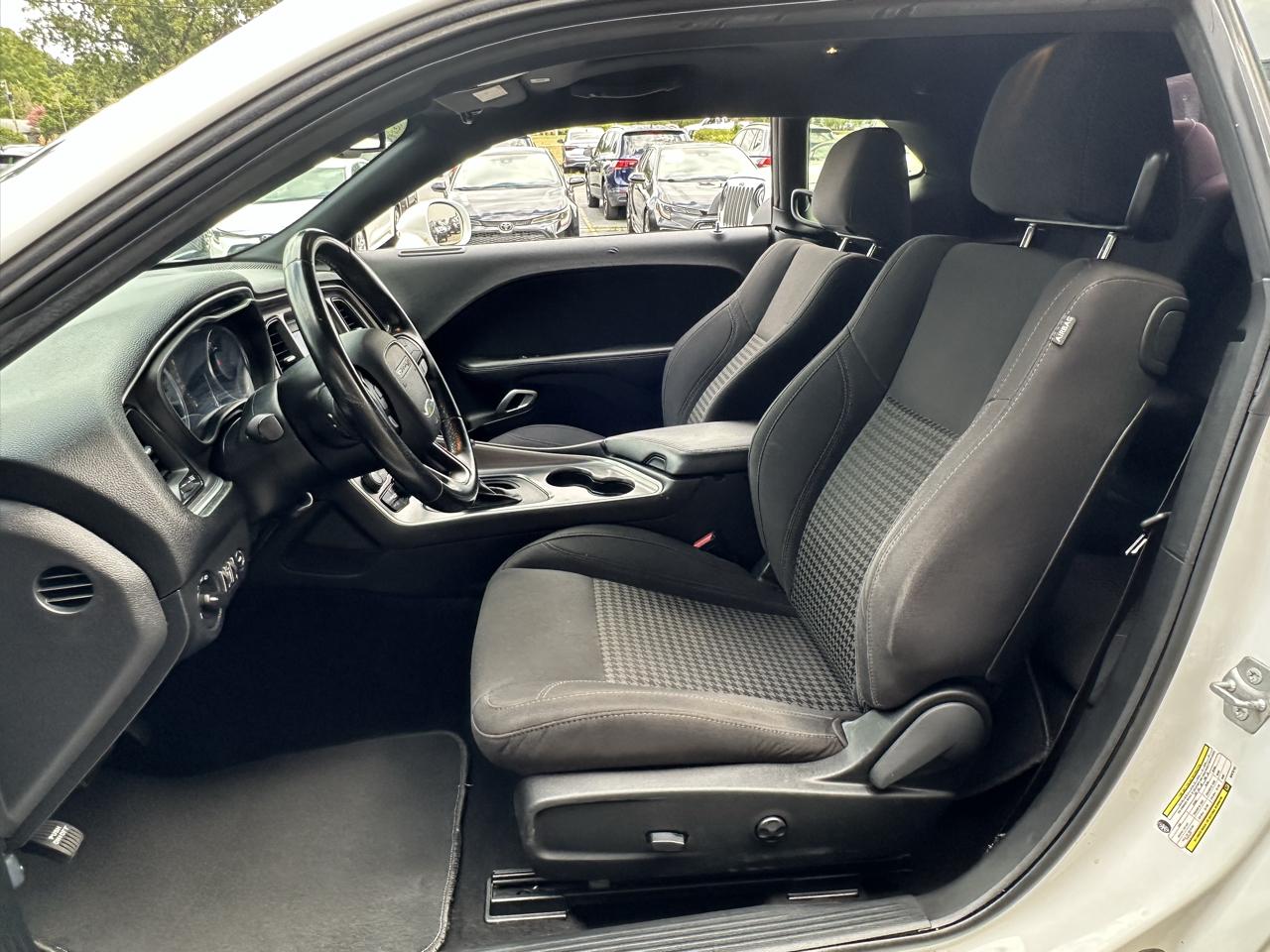 Dodge Challenger SXT Coupe 2019