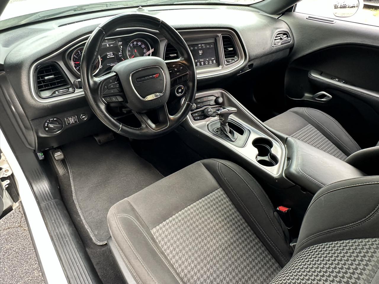 Dodge Challenger SXT Coupe 2019