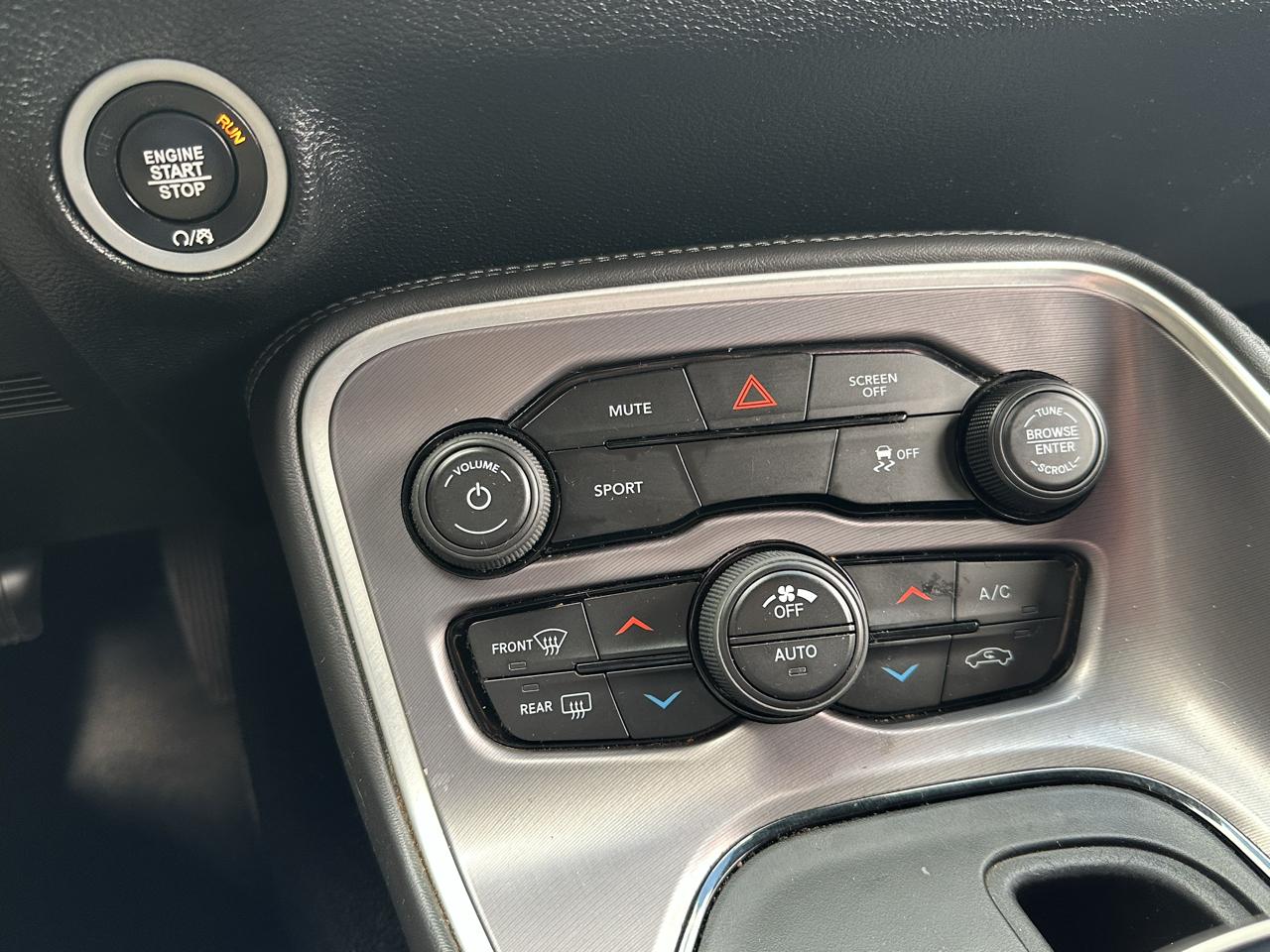 Dodge Challenger SXT Coupe 2019