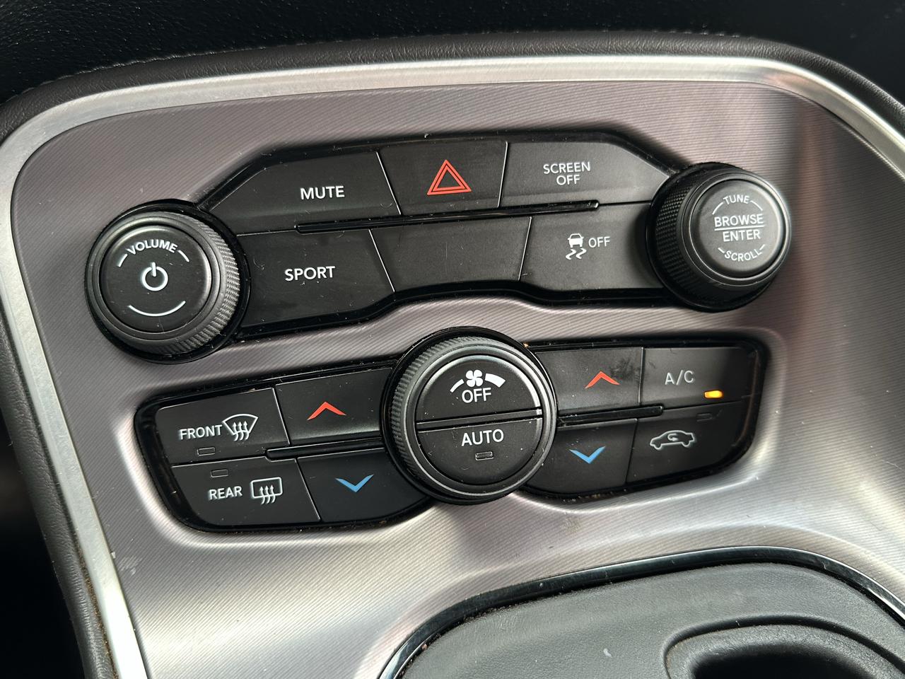 Dodge Challenger SXT Coupe 2019