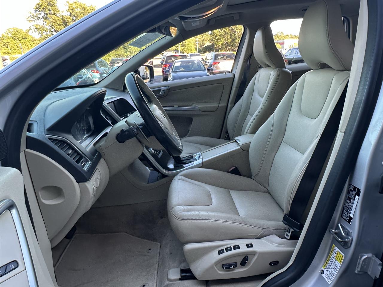 Volvo XC60 2015.5 AWD 4dr T6 2015