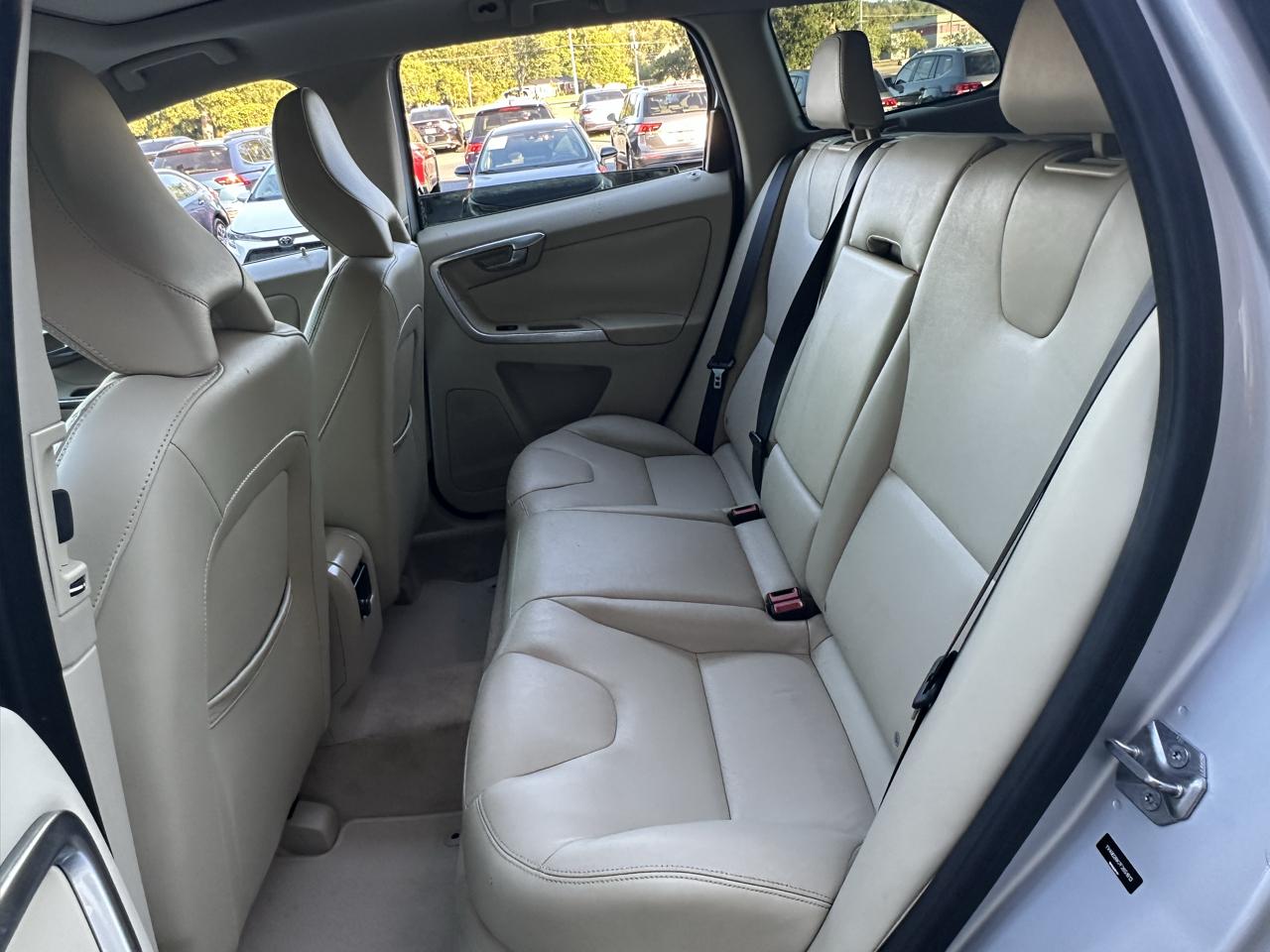 Volvo XC60 2015.5 AWD 4dr T6 2015