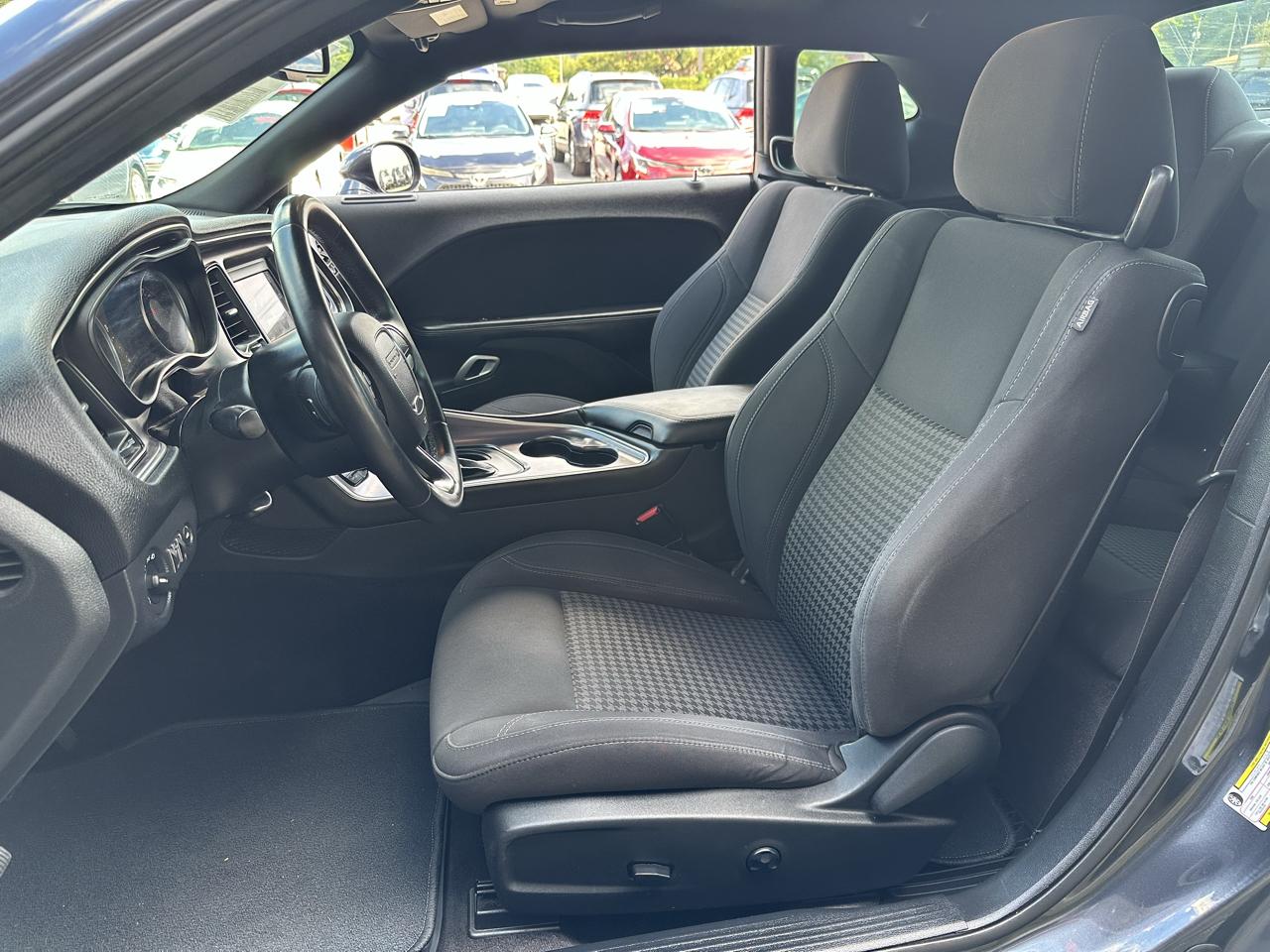 Dodge Challenger SXT RWD 2018