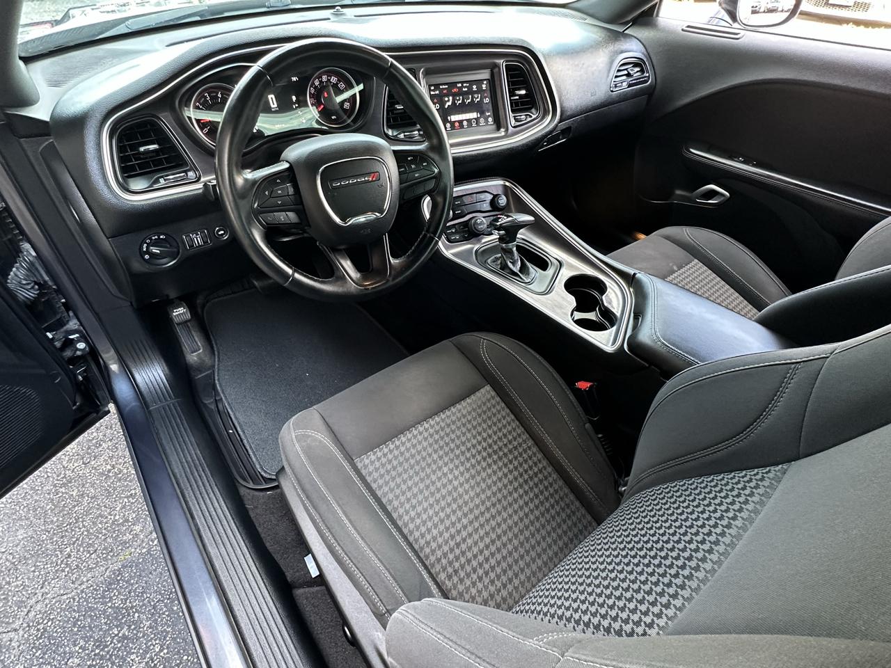 Dodge Challenger SXT RWD 2018
