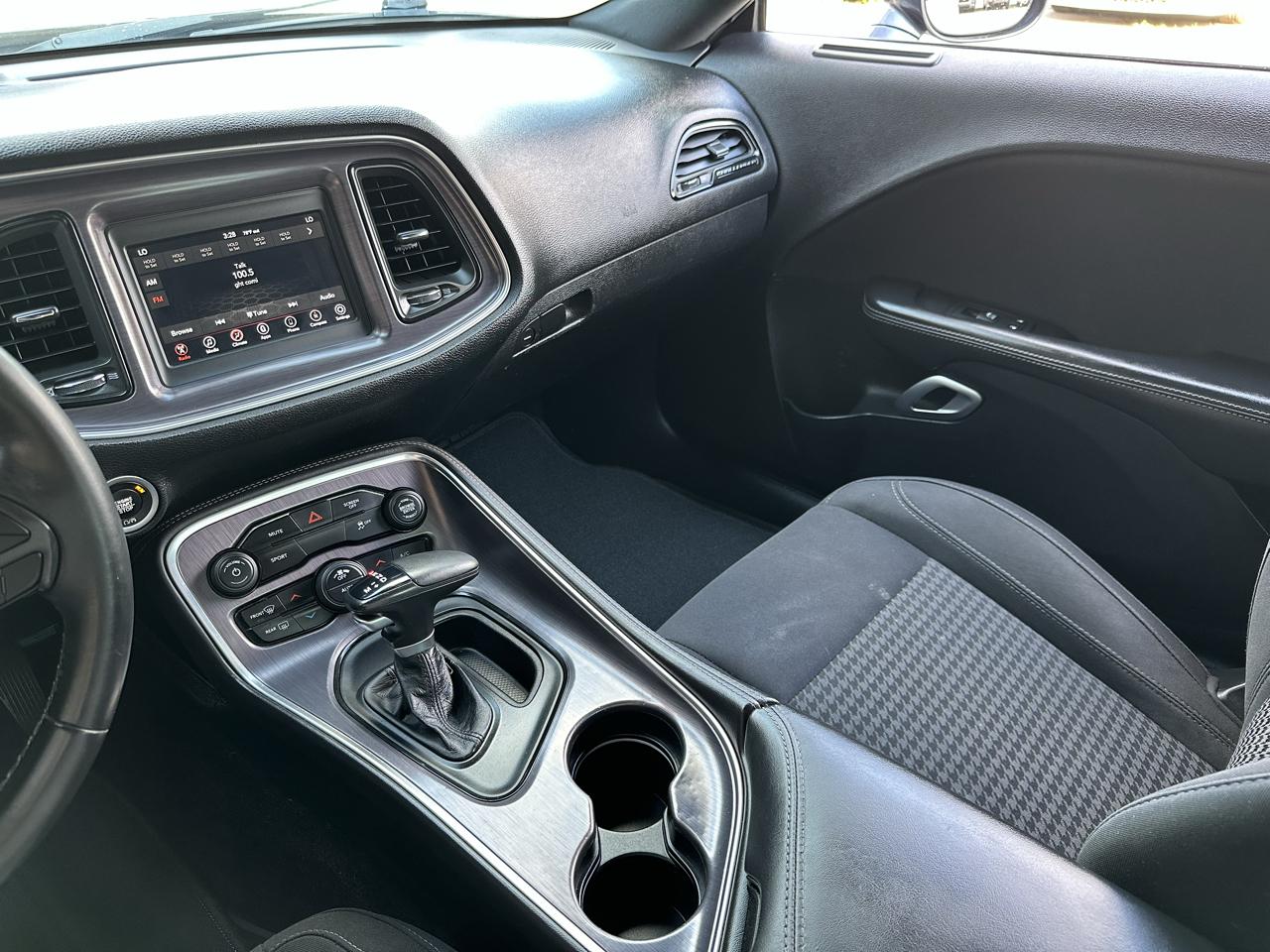 Dodge Challenger SXT RWD 2018