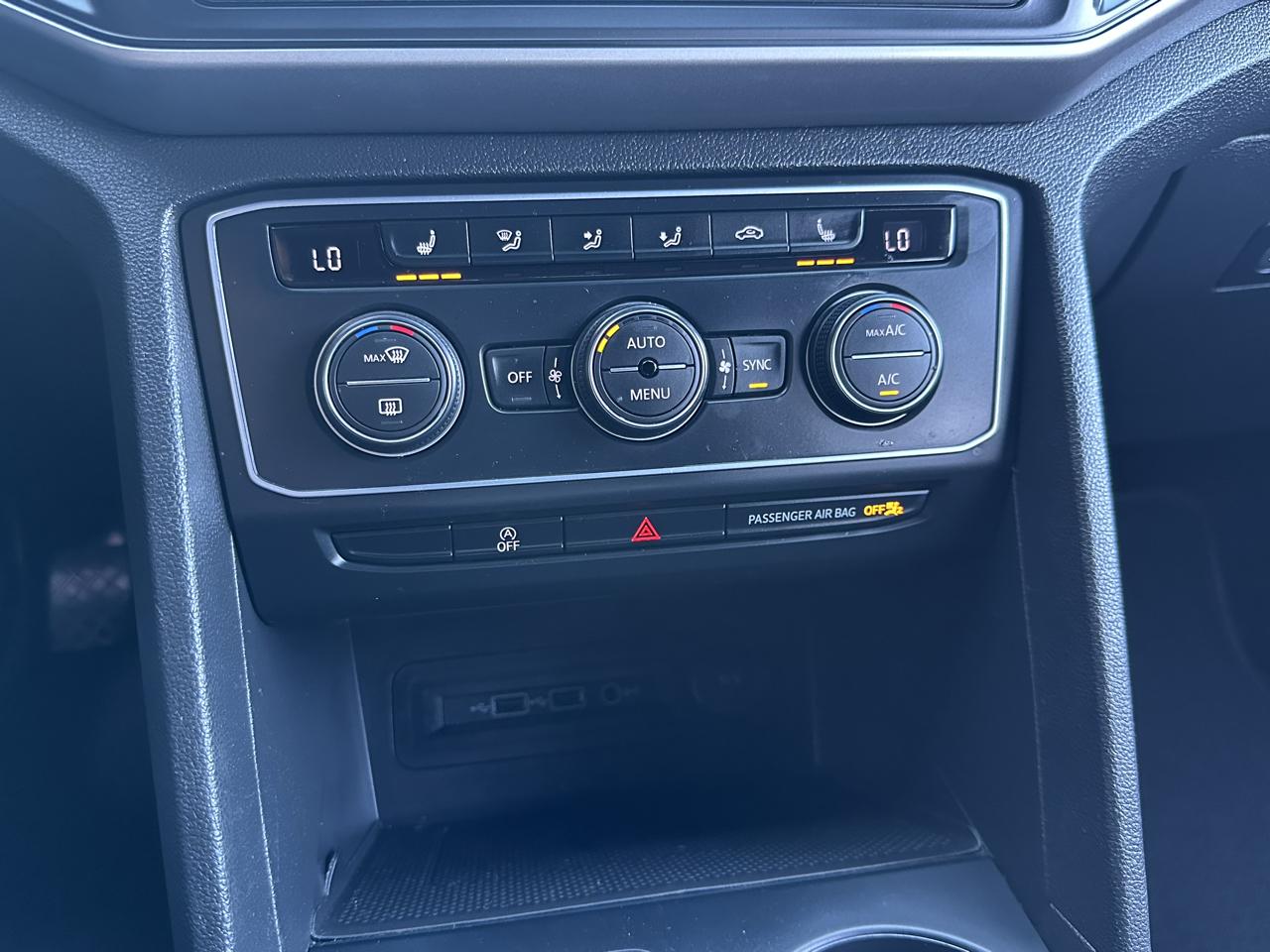 Volkswagen Atlas Cross Sport 3.6L V6 SE w/Technology FWD 2020