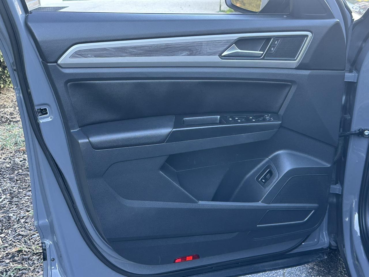 Volkswagen Atlas Cross Sport 3.6L V6 SE w/Technology FWD 2020