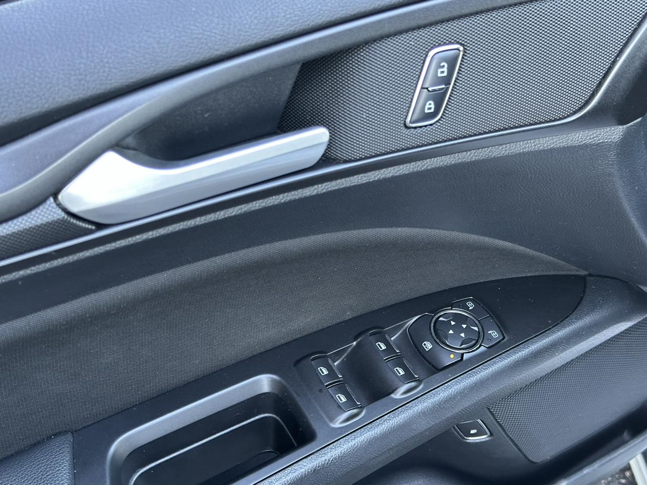 Ford Fusion Hybrid SE FWD 2018