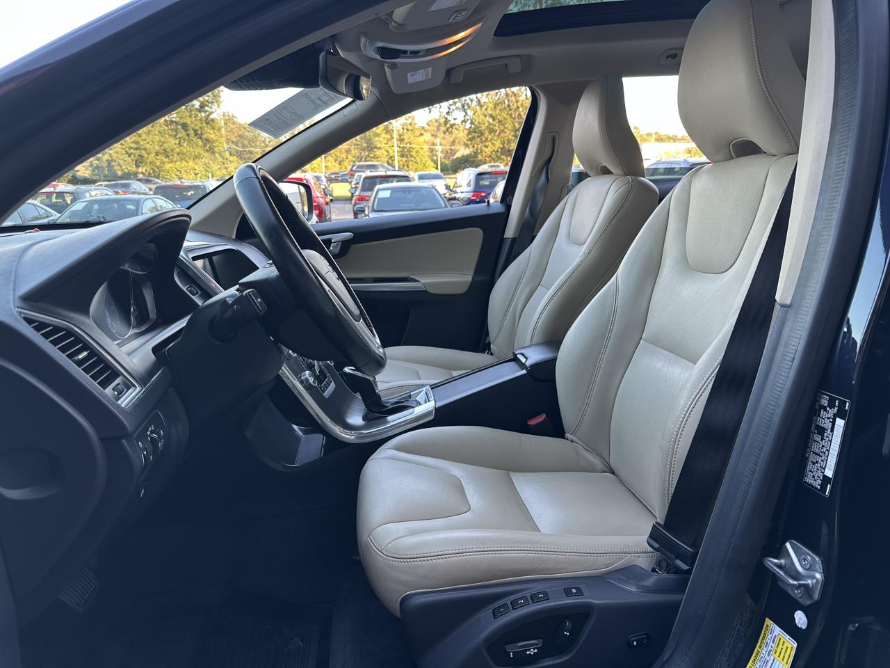Volvo XC60 AWD 4dr T6 Drive-E Platinum 2016