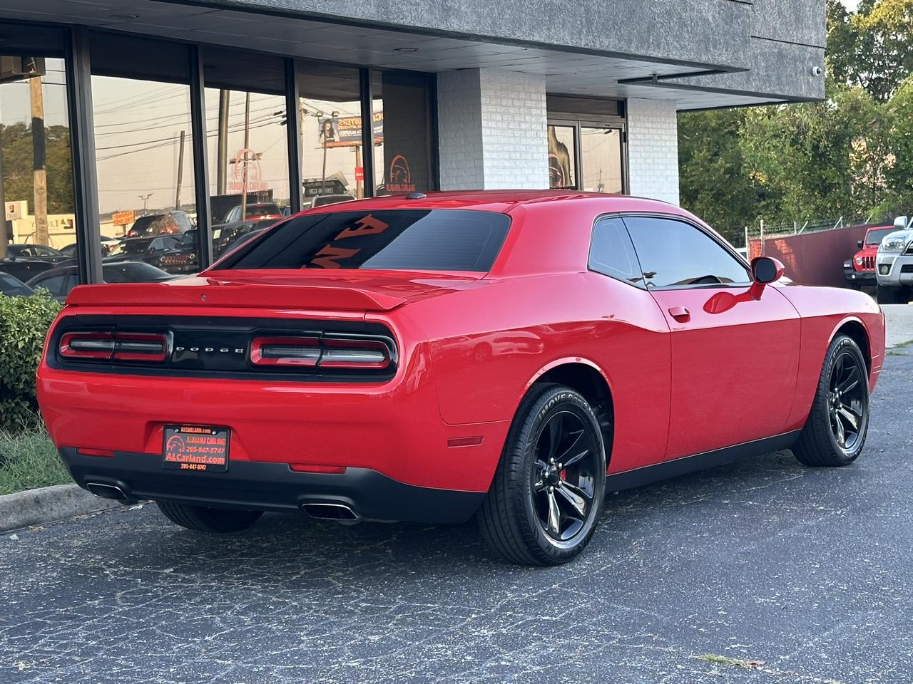 Dodge Challenger SXT RWD 2018
