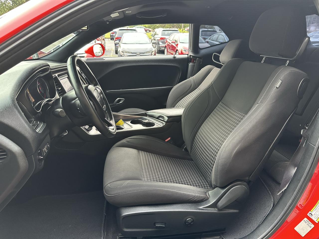 Dodge Challenger SXT RWD 2018