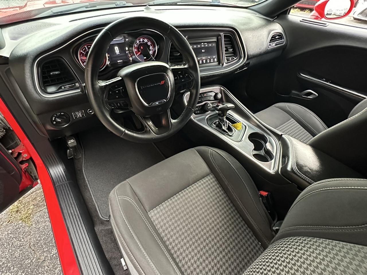Dodge Challenger SXT RWD 2018