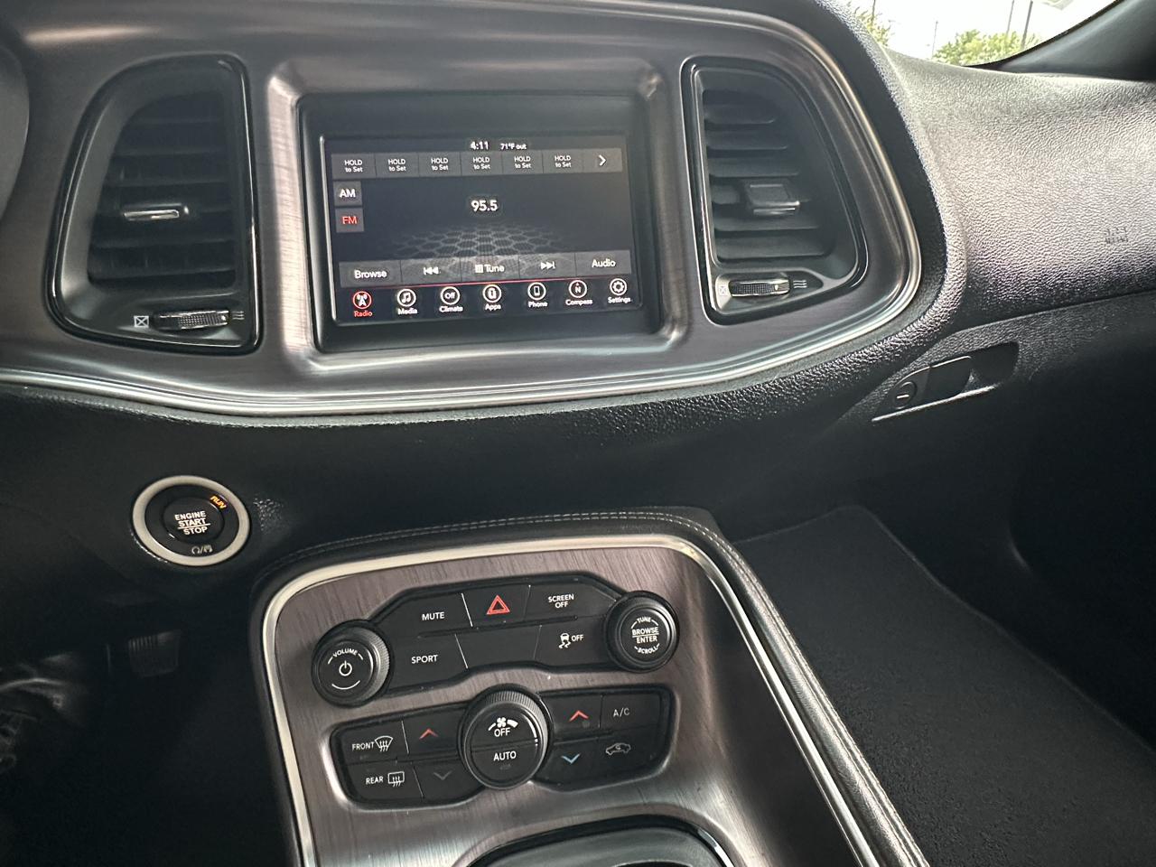 Dodge Challenger SXT RWD 2018