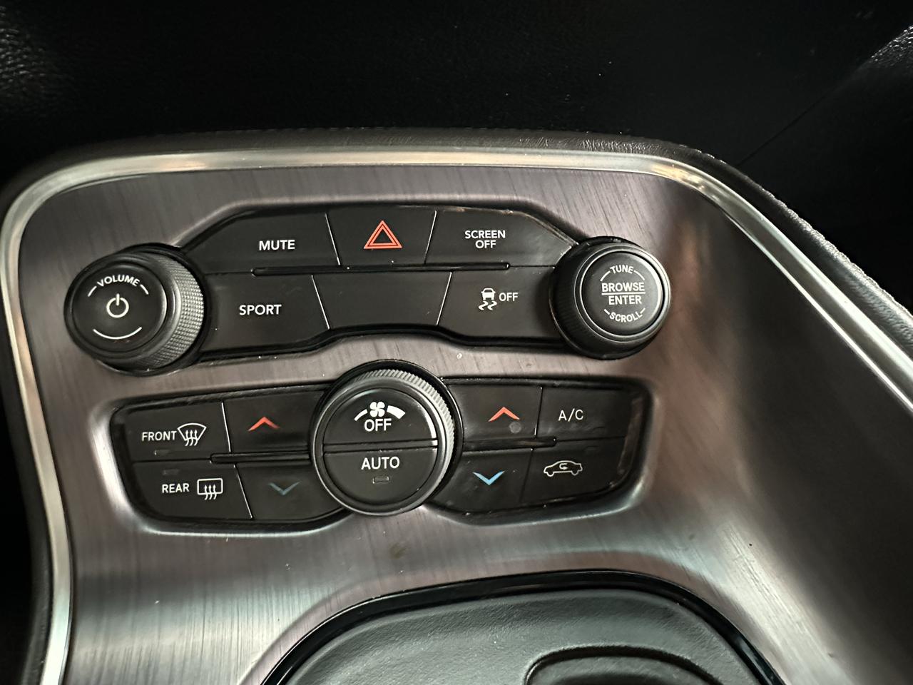Dodge Challenger SXT RWD 2018