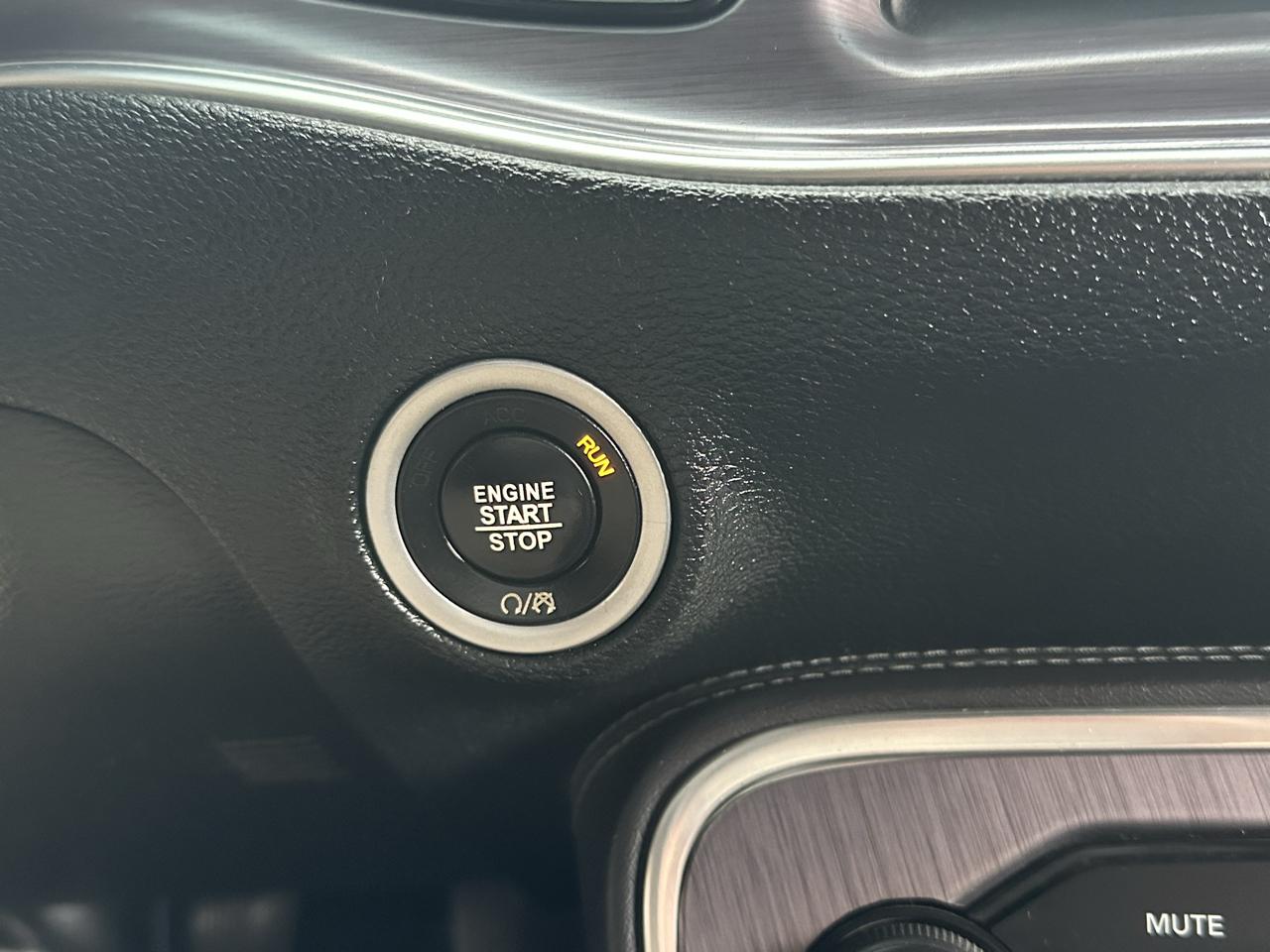 Dodge Challenger SXT RWD 2018